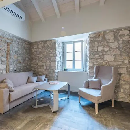 1 Bedroom Lovely In Διαμέρισμα *