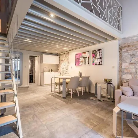 1 Bedroom Lovely In * 자다르