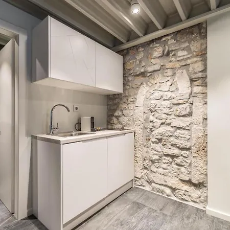 1 Bedroom Lovely In 아파트